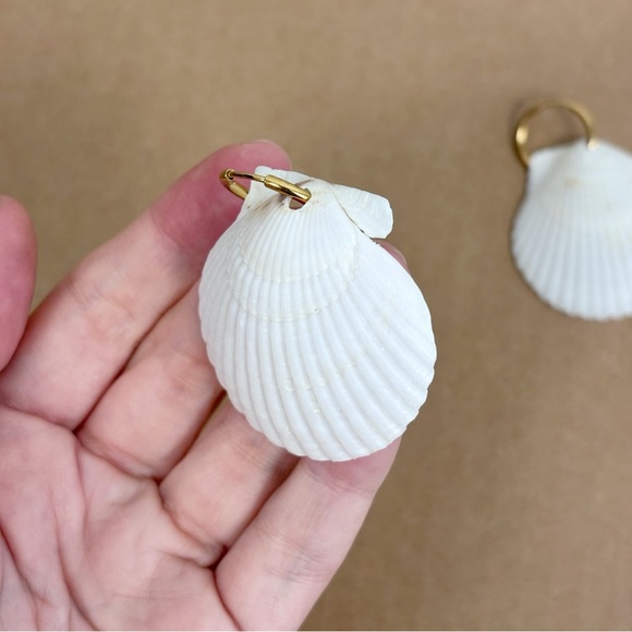 Casa Clara Odette Earring in Ivory Shell - Picture 4 of 7